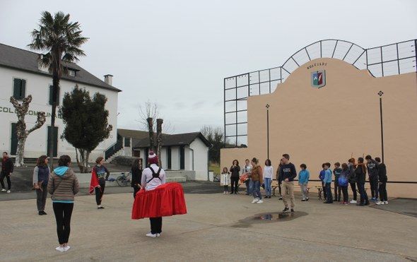 Muskildi: maskaraden mustraka 01