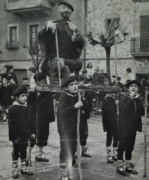 Olentzero umeak kantari