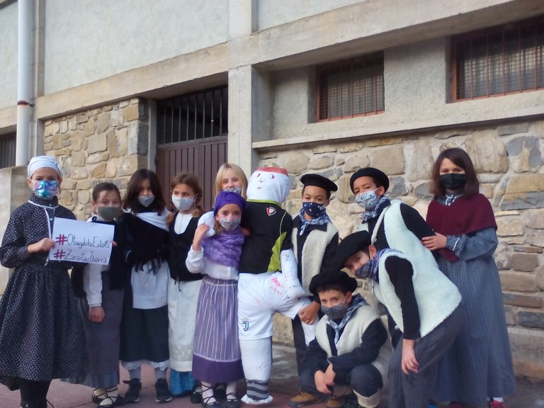 OlentzeroDantzan20 SuklaroZaraitzu2 taldea OlentzeroDantzan20 SuklaroZaraitzu2 taldea