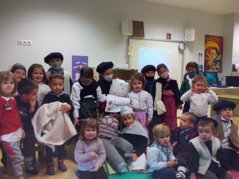 OlentzeroDantzan20 SuklaroZaraitzu3 taldea OlentzeroDantzan20 SuklaroZaraitzu3 taldea