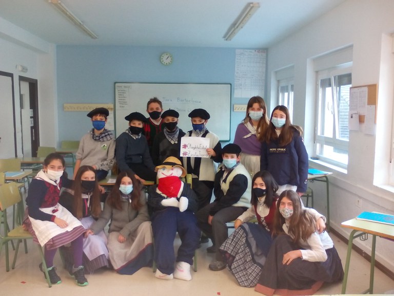 OlentzeroDantzan20 SuklaroZaraitzu4 taldea OlentzeroDantzan20 SuklaroZaraitzu4 taldea