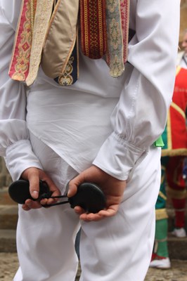 Otsagabia 2016 dantzaria bizkarrez