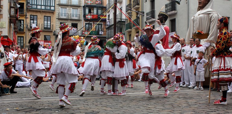 San Ferminetako troke-dantzak San Ferminetako troke-dantzak