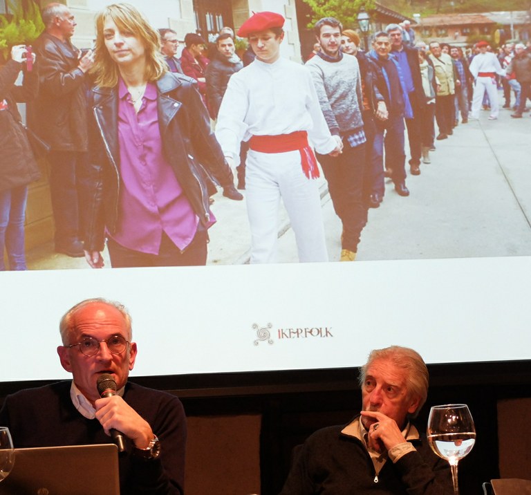 Soka-dantza politikoa hitzaldia Soka-dantza politikoa hitzaldia