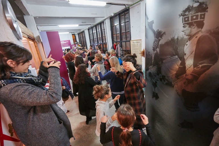 Soka erakusketa: Patxi Laborda bisita-dantzatua