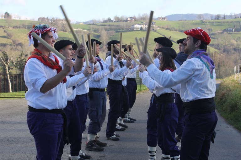 Talai-dantzariak Talai-dantzariak