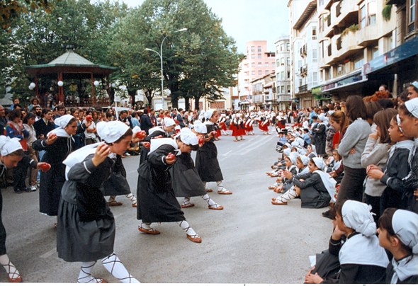 Tronperri dantza taldea 3