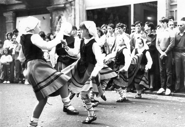 Tronperri dantza taldea 4