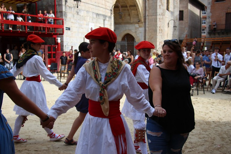 Udal ordezkarien dantzaurrea