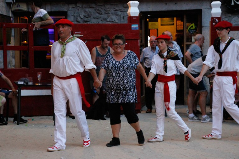 Zahagi-dantzarien dantzaurrea