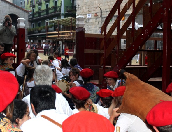 Zestoa zahagi-dantza kalejira