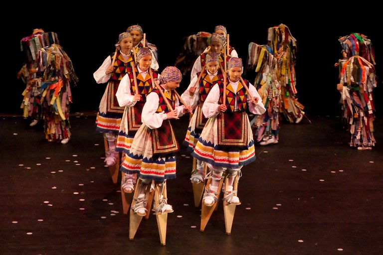 Ixtorio Mixtorio Hondarribian ikusteko aukera larunbat honetan Umeak protagonista dituela adin guztietako ikusleentzat egindako ikuskizuna da Ixtorio Mixtorio. Bihar, larunbat, irailaren 19an, Hondarribiko Itsas Etxea auditorian eskainiko du Maritzuli konpainiak Claude eta Jon Iruretagoienak zuzendutako ikuskizuna.