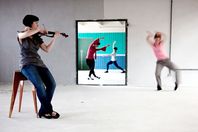 Izaskun Lapazak Tirauki Traukian lana sortu du Aterpean programan Izaskun Lapazak Tirauki Traukian lana sortu du Aterpean programan