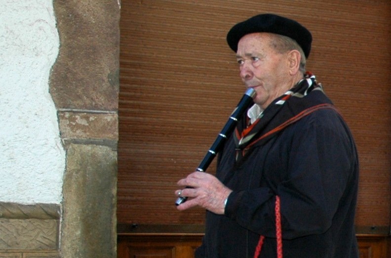 Jabier Larralde, Arizkungo txistulari eta dantza-maisua zendu da