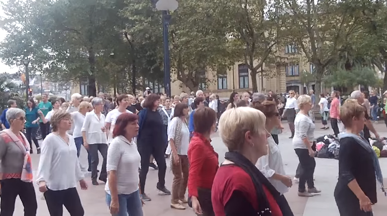 Jon Oñatibiaren Erri-dantza, 40 urteren ondoren berriz plazan