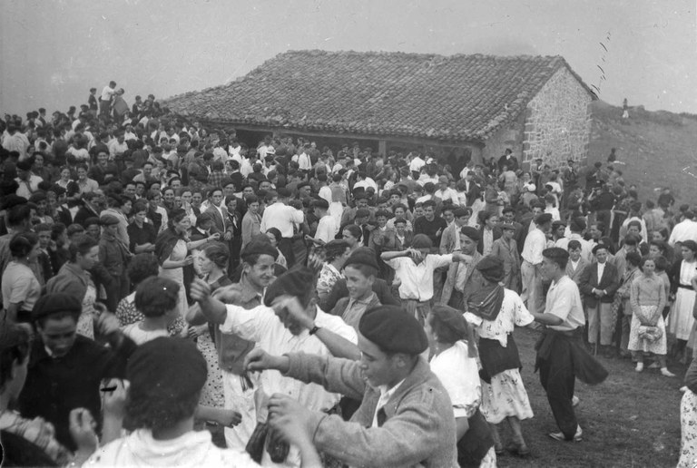 Transilvaniako ijito dantzak, Calabriako Tarantella eta jotak Ezpalak jaialdian