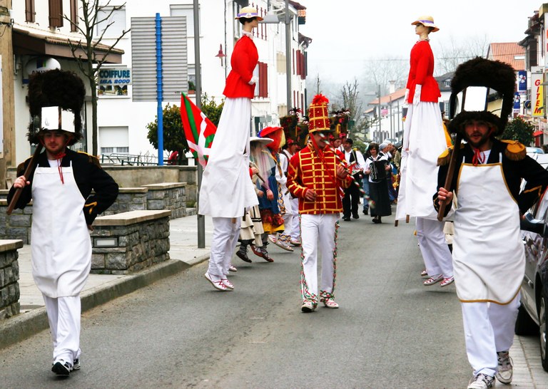 Izpurako kabalkadek 30 urte beteko dituzte