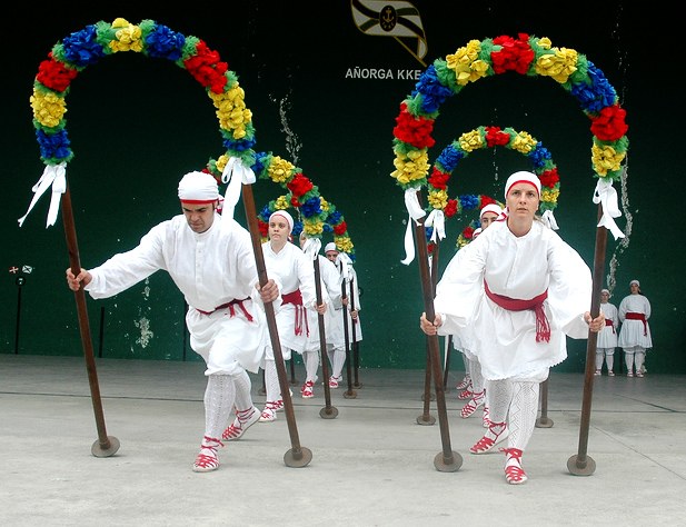 Ezpata-dantza eta brokel-dantza Añorgan Ezpata-dantza eta brokel-dantza Añorgan
