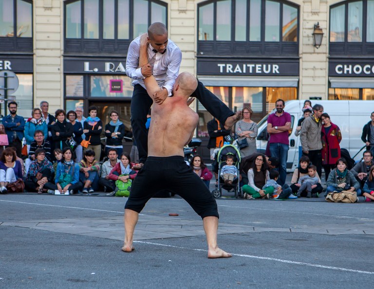 Kaleko dantza sorkuntza lagunduko du Karrikan plataformak