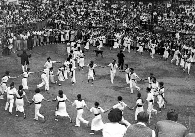 Koldo Amestoy-ren Biribilketa dantza ekarpenetara irekita