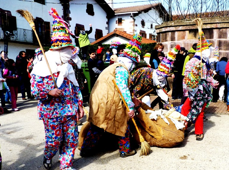 Lantzeko inauterietan kamerari batek eraso sexista jasan duela salatu du ETBk
