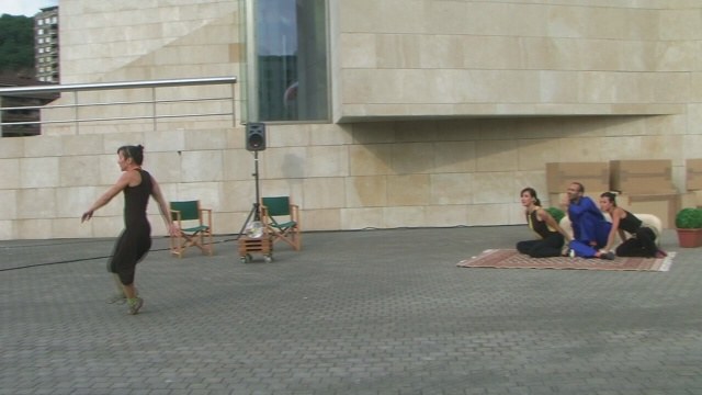 Lekuz leku, dantza hiriko kaleetara daraman jaialdia