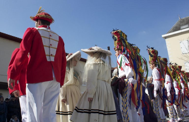 Dantzariak zirtzilen plazak hartzera datoz, badatoz libertimenduak