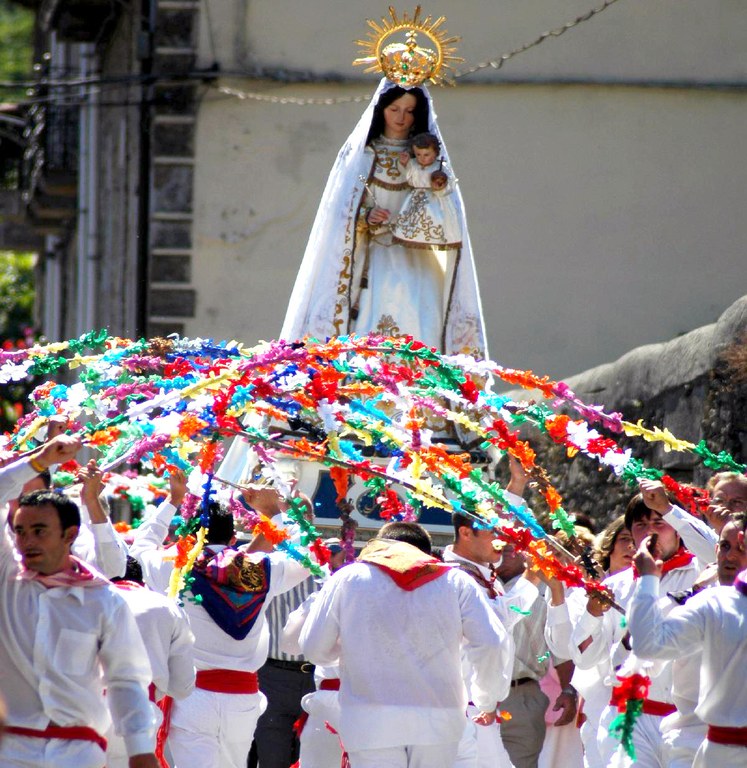Liburu berri bat Lanestosako arku-dantzaren inguruan Liburu berri bat Lanestosako arku-dantzaren inguruan