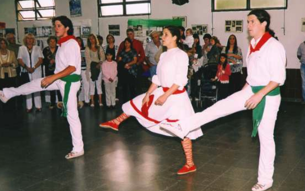 Euskal dantza da Macachinen Gure Ametza