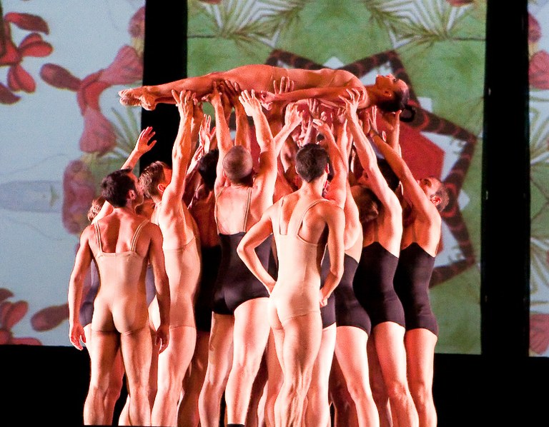 Dantzaren aroa dakar Maitaldiak Biarritzera Dantzaren aroa dakar Maitaldiak Biarritzera