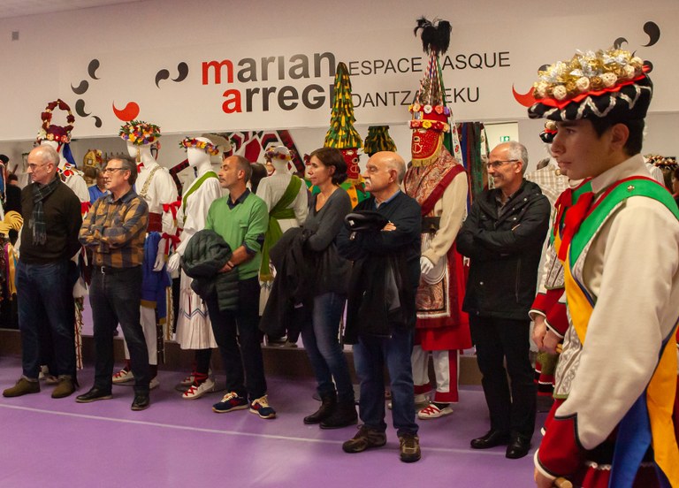 Maritzuli dantza konpainiak Marian Arregi sala ireki du Maritzuli dantza konpainiak Marian Arregi sala ireki du
