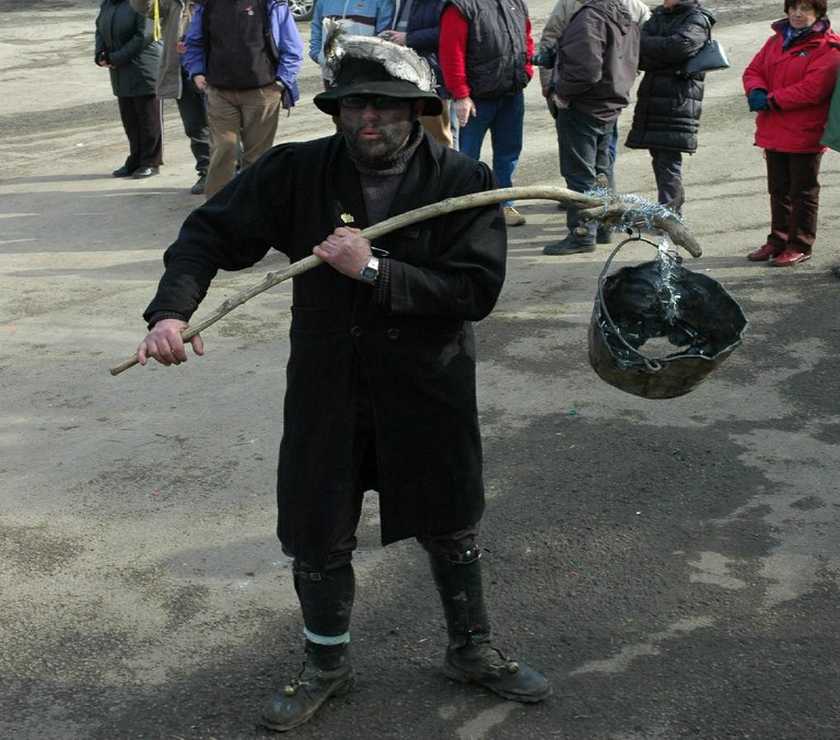 Maskaraden eta buhameen inguruko webgunea prestatu du Nicole Lougarot-ek