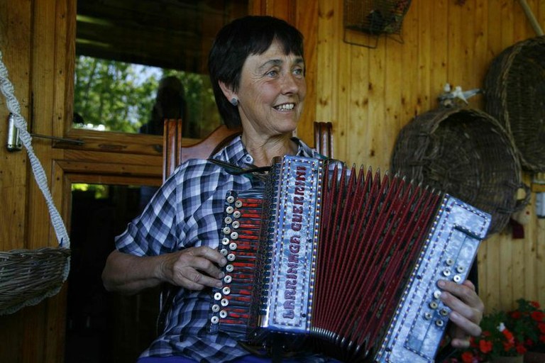 Mentxu Alkorta dantzaria eta soinujolea hil da