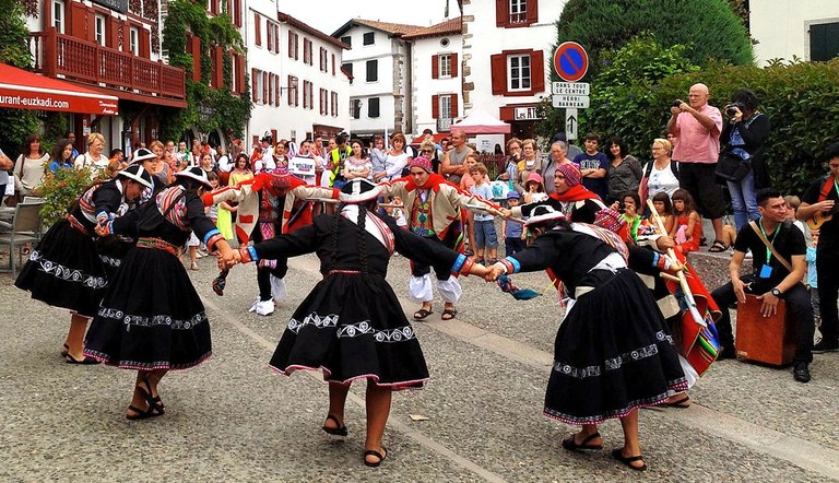 Munduko dantzak haurren urratsetan Gauargi festibalean