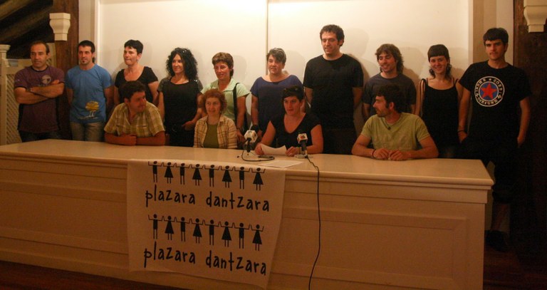 Mutil-dantzetan emakumeen parte hartzea bultzatzeko ekimena sortu da Baztanen Mutil-dantzetan emakumeen parte hartzea bultzatzeko ekimena sortu da Baztanen