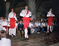 Neskek mutilekin batera dantzatuko dute lehen Zumarragako ezpata-dantzan Neskek mutilekin batera dantzatuko dute lehen Zumarragako ezpata-dantzan