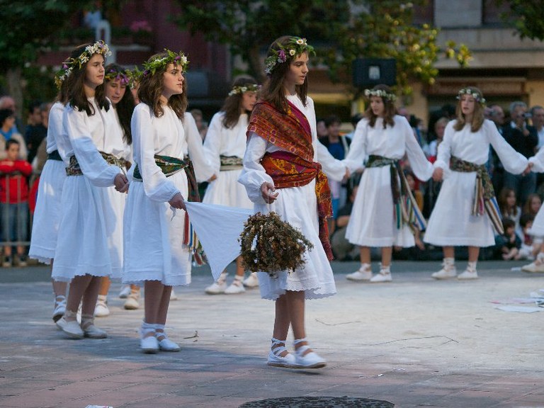 Beasaingo Neskatxen Esku-dantzaren sorkuntza prozesuren aurkezpena Beasaingo Neskatxen Esku-dantzaren sorkuntza prozesuren aurkezpena