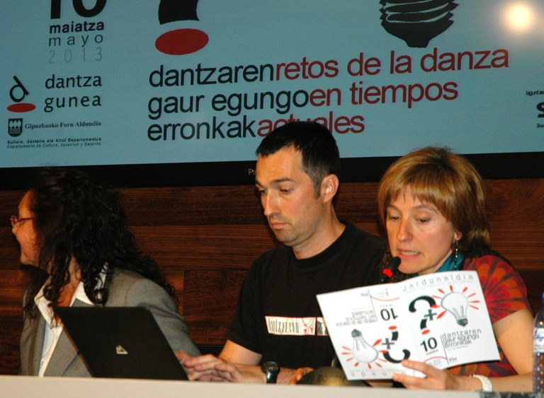 Oier Araolaza: "Ikasketa eta titulazio eza euskal dantza tradizionalean"