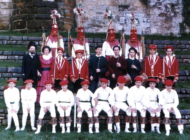 Oinak Arin eta Zirikolatz taldeen hastapenen testigantza Oinak Arin eta Zirikolatz taldeen hastapenen testigantza