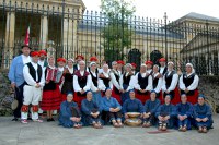 Boise-ko Oinkariko belaunaldi ezberdinak elkarrekin ariko dira 2010eko "Jaialdi"n Boise-ko Oinkariko belaunaldi ezberdinak elkarrekin ariko dira 2010eko "Jaialdi"n