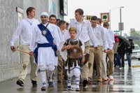 Ontarioko Saint Michaels-en ezpata-dantza estreinatu dute Ontarioko Saint Michaels-en ezpata-dantza estreinatu dute
