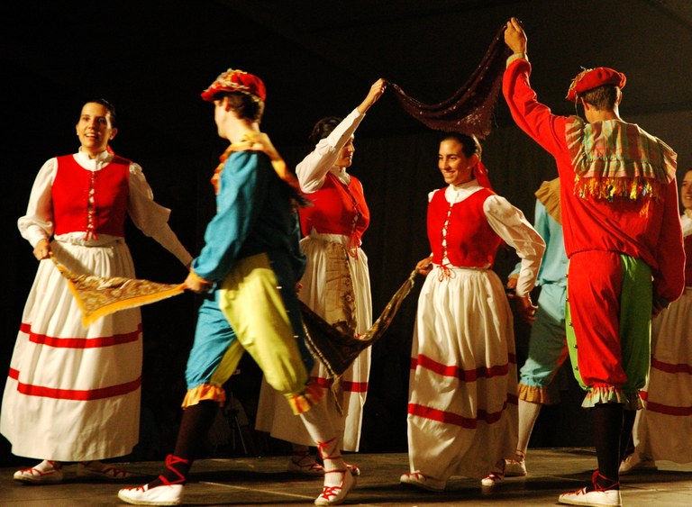 Ortzadar eta lagunak Iruñeko elkartearen 40. urteurrena ospatzeko