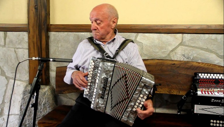 Erromeriak egiten ia mende bat aritu ostean zendu da Ospas trikitilaria