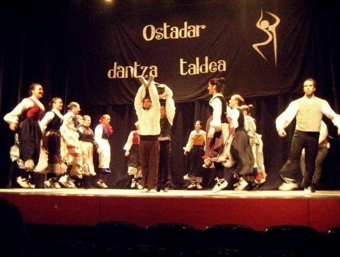 Ostadar Dantza Taldearen gabonetako ikuskizuna