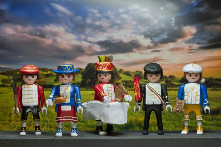 Playmobilak dantzari bihurtu ditu Peio Agirrek Playmobilak dantzari bihurtu ditu Peio Agirrek