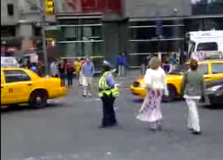 Polizia dantzan New Yorken
