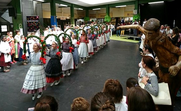 Euskal Herriko eta Galiziako folklorea Portugaleteko XV. Folklore Azokan