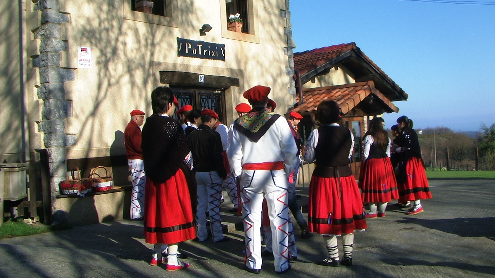 Puska-biltzea Hendaian eta Aurrez-aurre ikuskizuna Irunen
