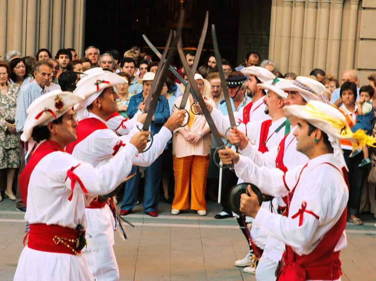 San Lorentzoko Dantzariak eskaileraren mezan gaur