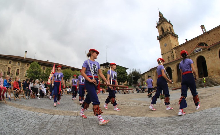 Badator argia, sanmigelak dantzan